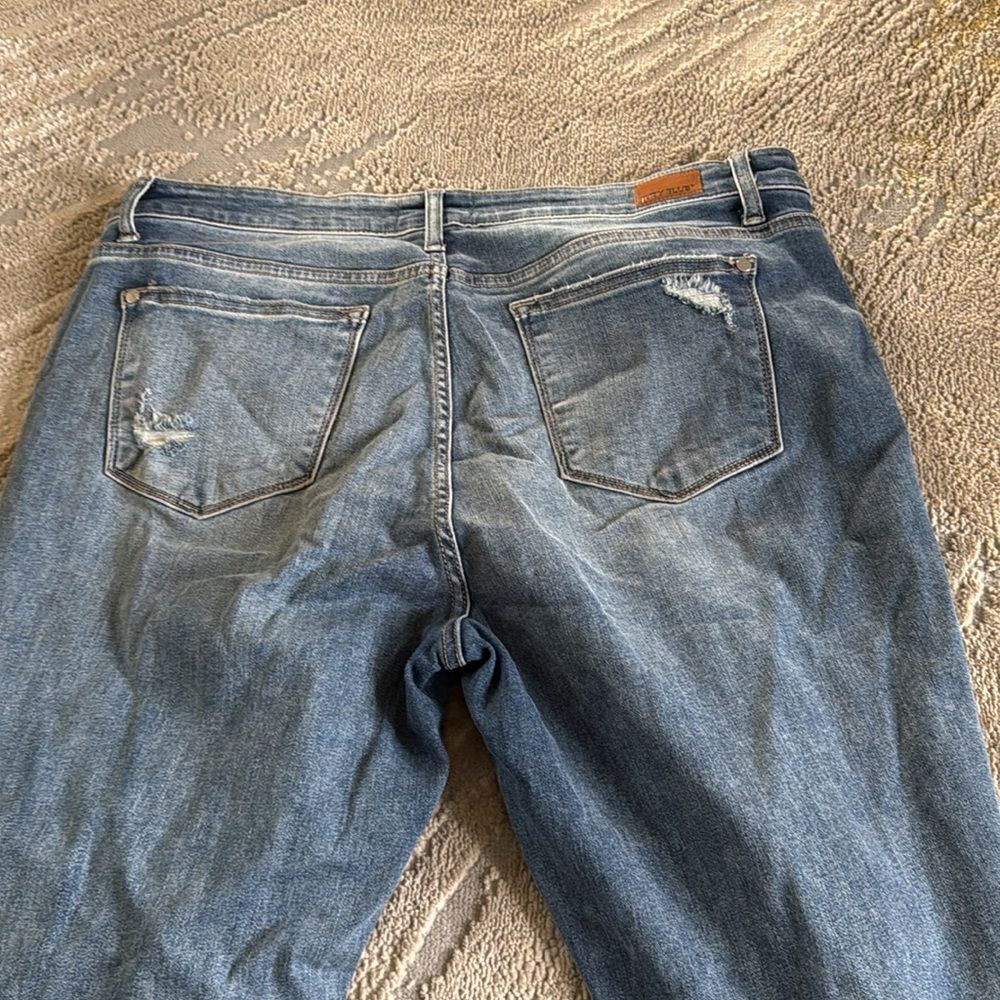 Judy Blue Boyfriend Fit Size 15/32 Jeans Distressed Blue Casual EUC - Picture 5 of 10